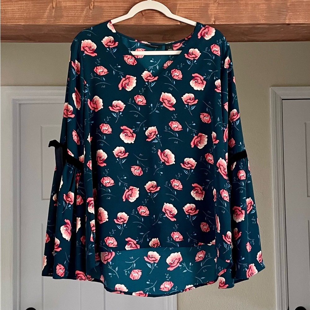 V-Neck Floral Blouse Size L